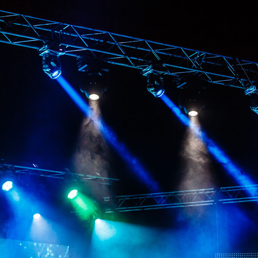 Moving Heads on Trussing